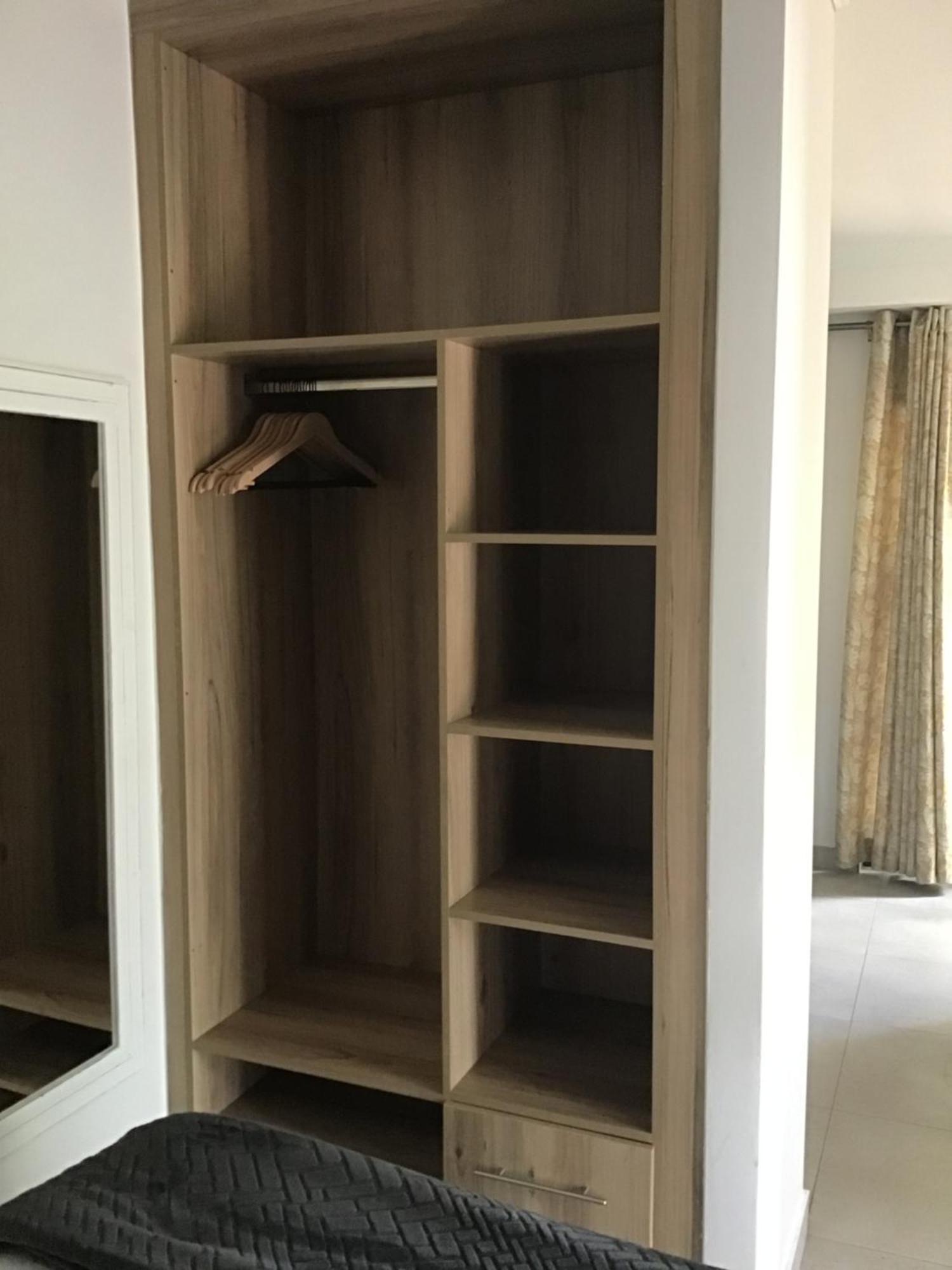 بيت ضيافة ذا كابيتال غابورون المظهر الخارجي الصورة